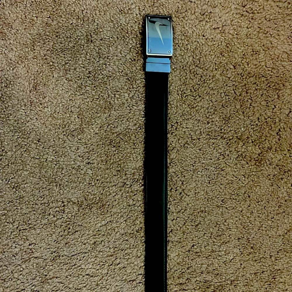 Men’s Nike belt 32 reversible
